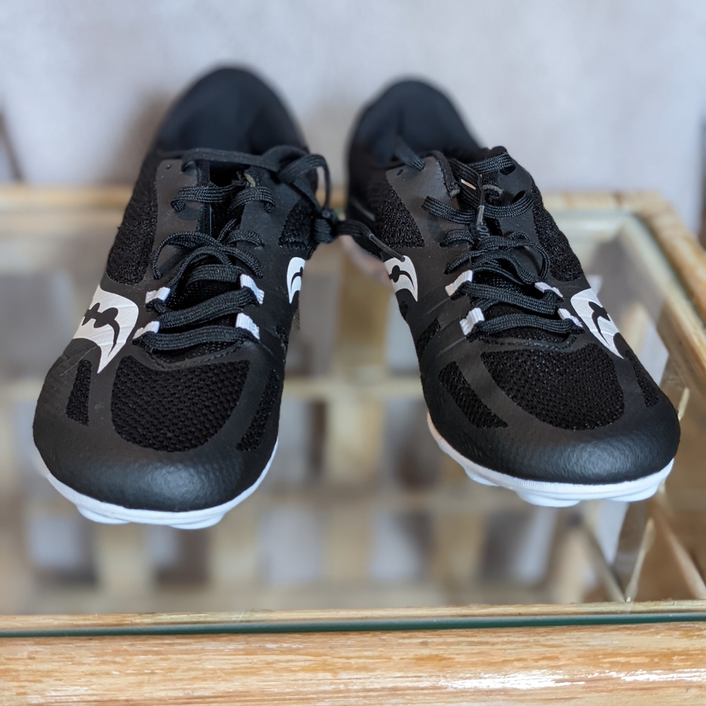 Men's Saucony distance track spikes